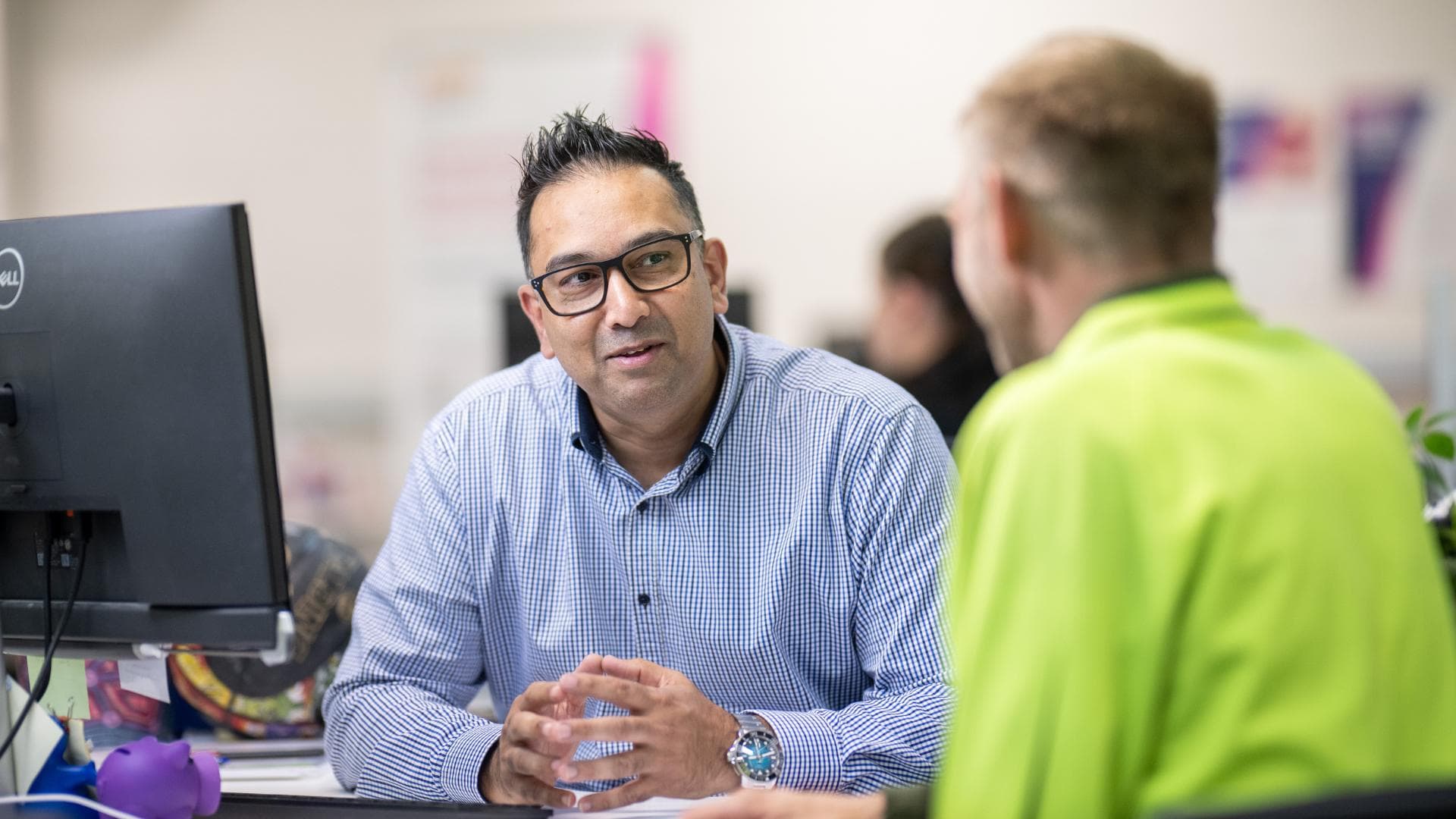 APM Workforce Australia staff member in Bendigo talking to client