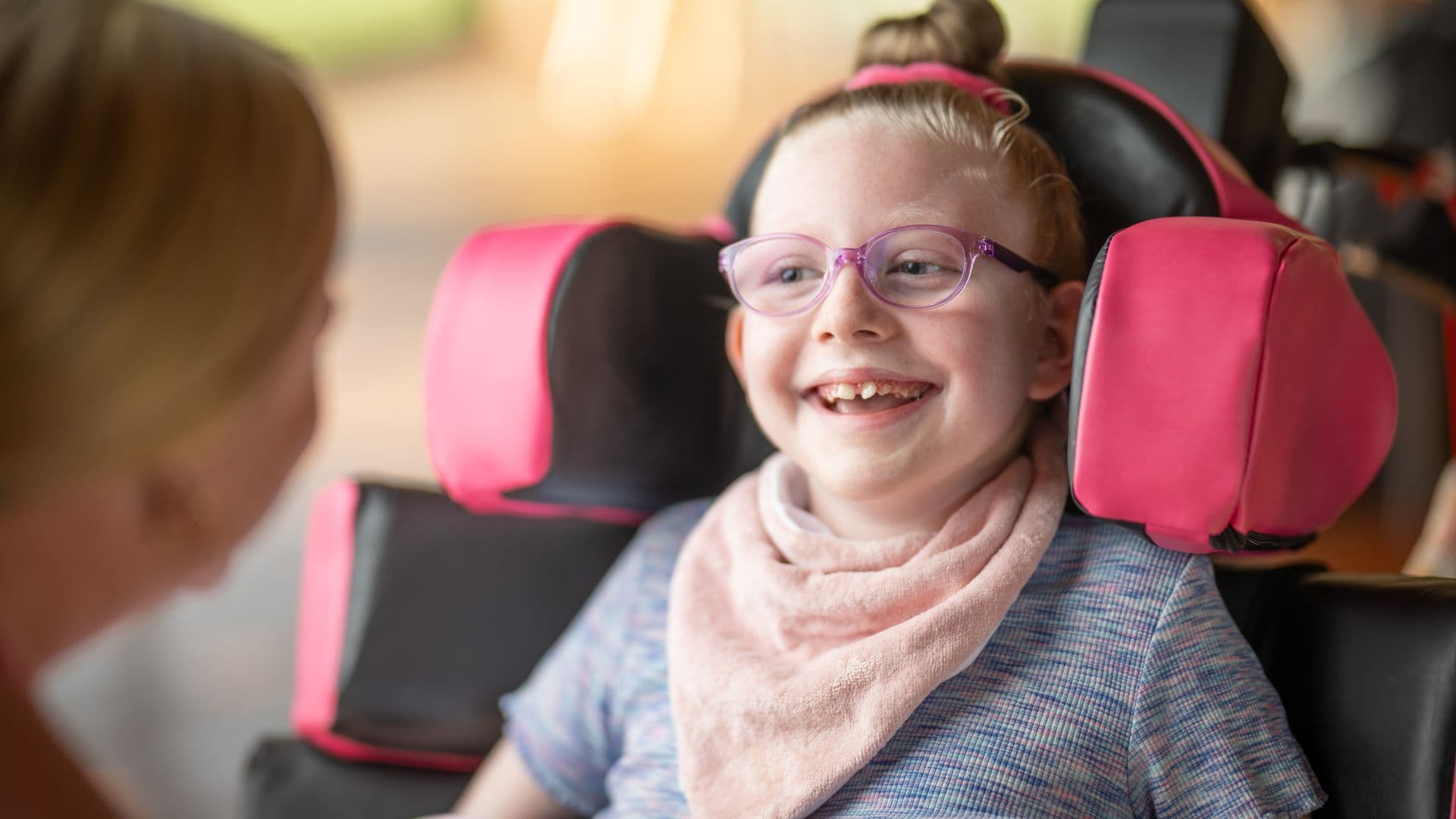 emily-wheelchair-close-up-pink-supports