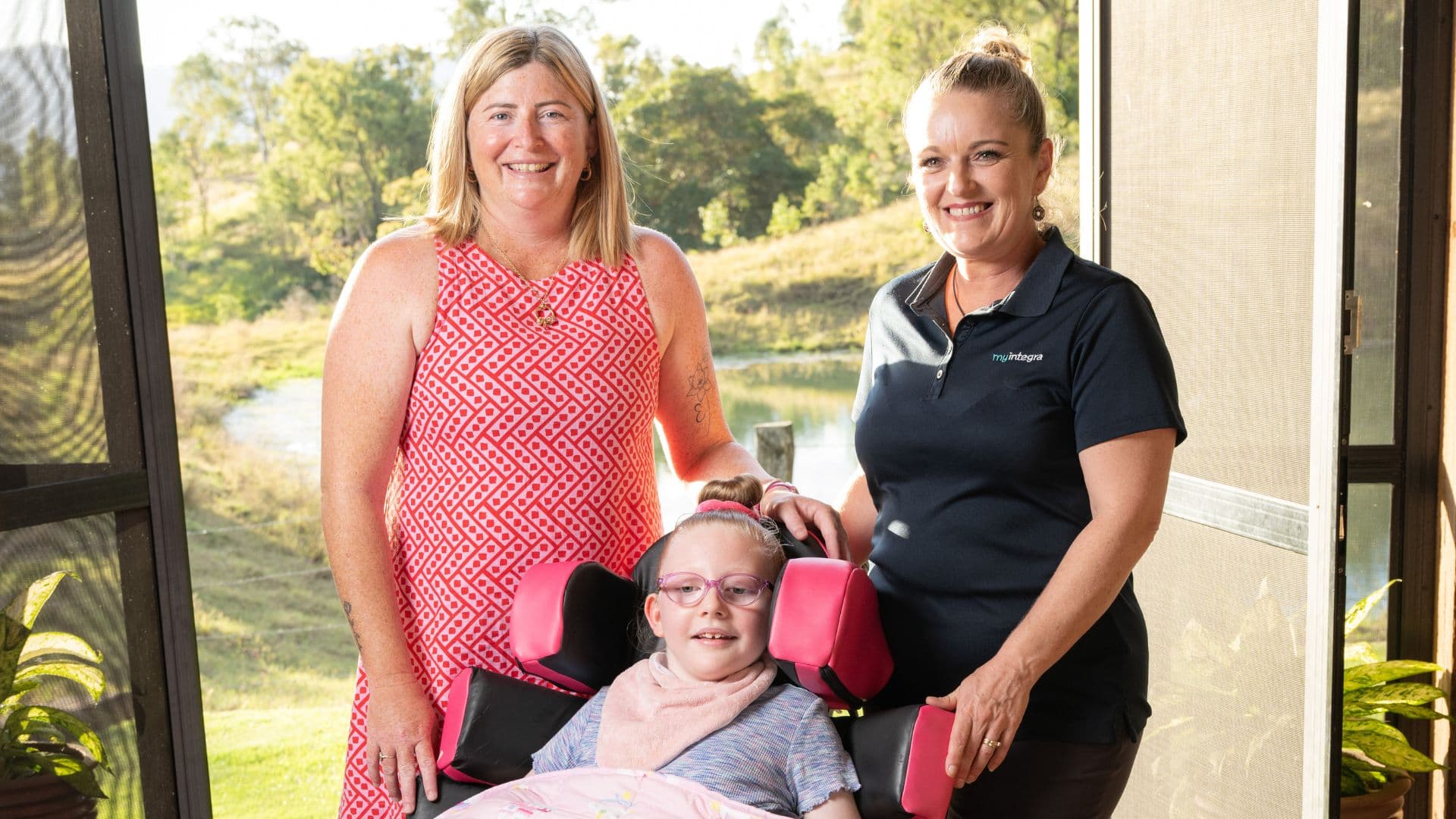 jessica-emily-support-coordinator-outdoors