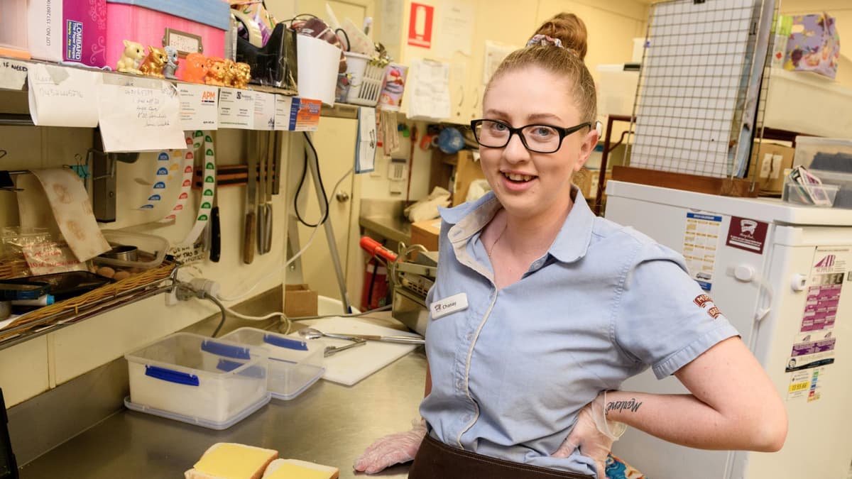 Chanay a DES participant with hearing loss works at a cafe with support from APM.